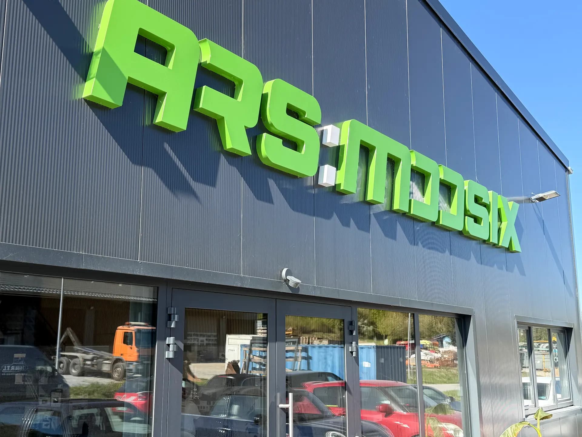 Carbon-Subwoofer im ARS:MOOSIX Car-HiFi-Showroom in Windorf bei Deggendorf